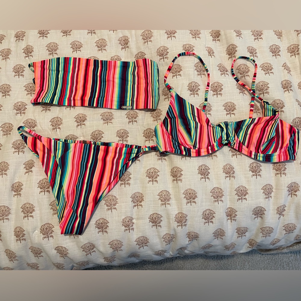 Blackbough bikini bundle (2TopsL)(1BottomsXL)
